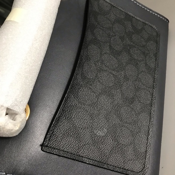 Coach - Picture 8 of 8